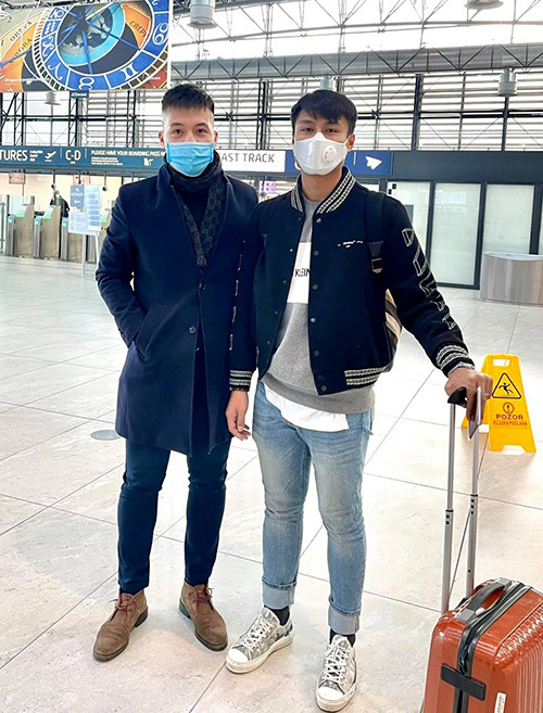 Mạc Hồng Quân chia tay Kỳ Hân và hai con trai để trở về Việt Nam Ảnh 1