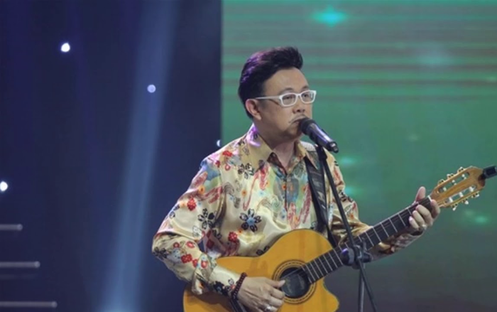 Nghẹn ngào khoảnh khắc hàng trăm sinh viên cùng hát 'Nhỏ ơi' để tưởng nhớ cố nghệ sĩ Chí Tài Ảnh 2