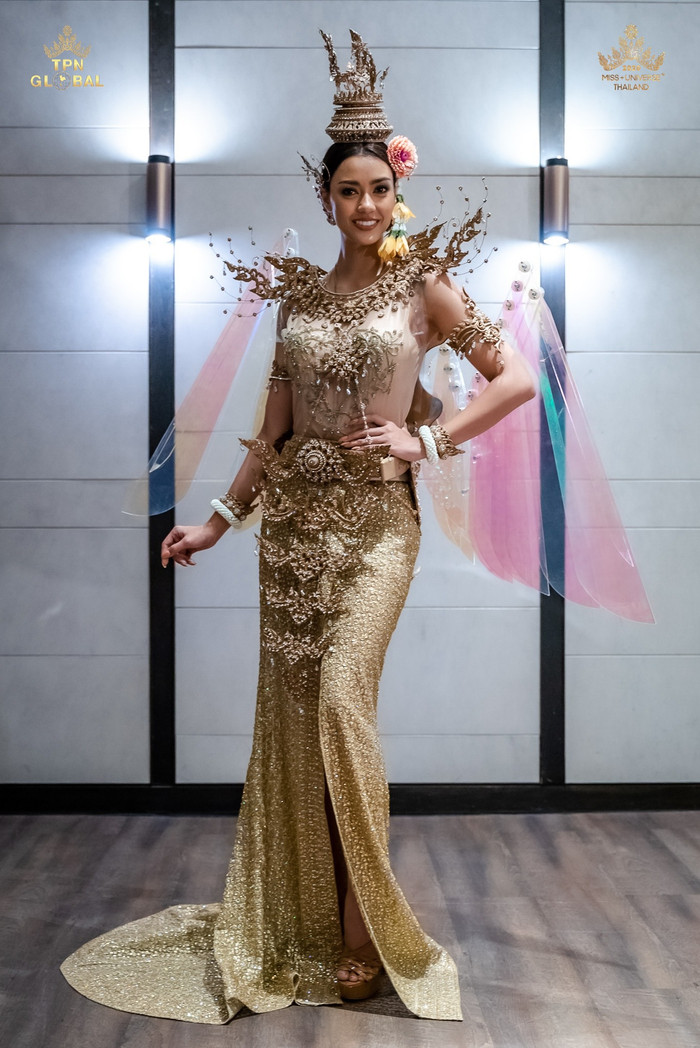 Hoa hậu Hoàn vũ Thái Lan gây tranh cãi khi mang trang phục dân tộc bầu ngực trần tới Miss Universe 2020 Ảnh 9