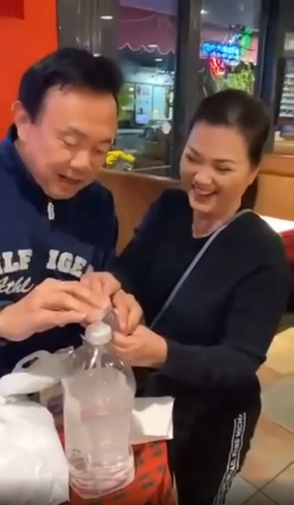 Nhìn lại khoảnh khắc này, nhiều người vô cùng xót xa