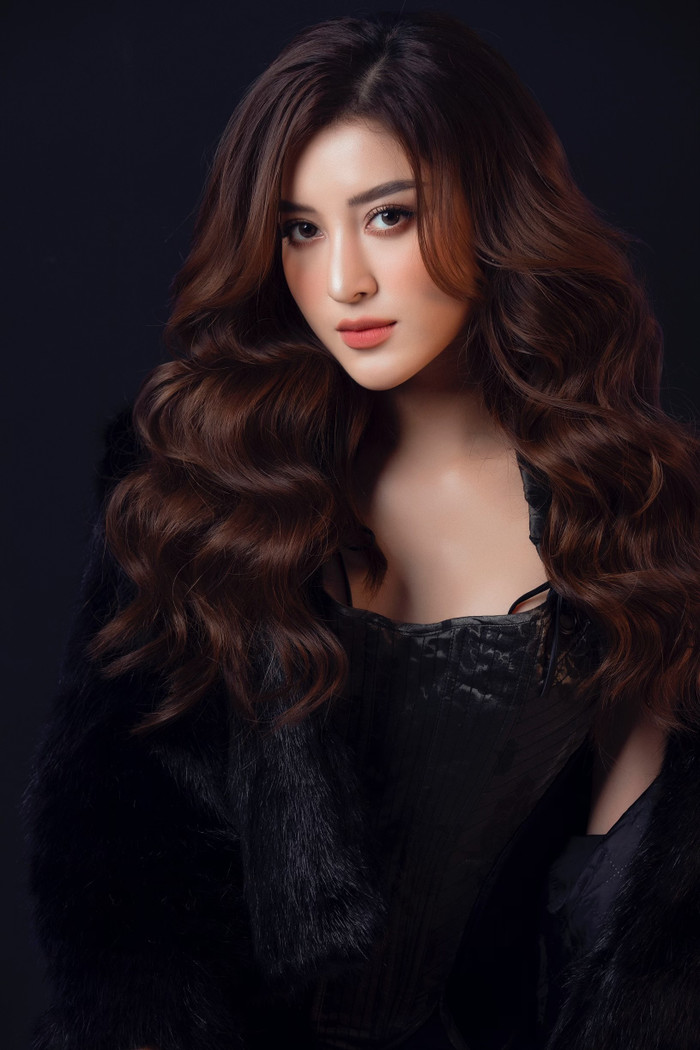 Một Huyền My xinh đẹp mặn mà theo năm tháng 