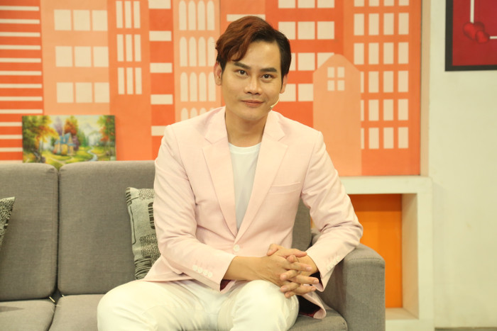 Nam MC VTV thừa nhận từng vô tâm với vợ, nghĩ 'chỉ cần mang tiền về nhà thôi là được'