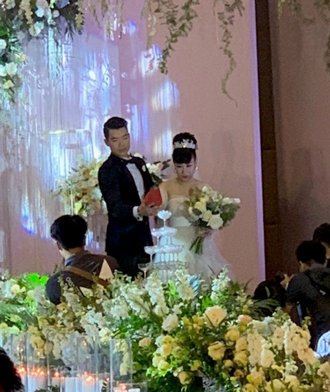 Trương Nam Thành kết hôn cùng bạn gái hơn anh 15 tuổi vào cuối tháng 11/ 2018. Đám cưới được tổ chức kín đáo, hạn chế truyền thông tại Hà Nội. 