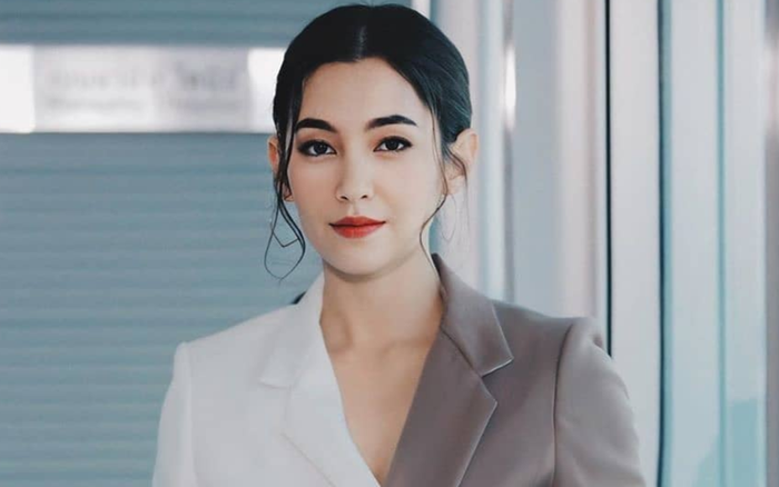 Bella Ranee chia sẻ về 2 bộ phim mới của cô ấy 'Dare To Love' và 'Prom Likit' Ảnh 2