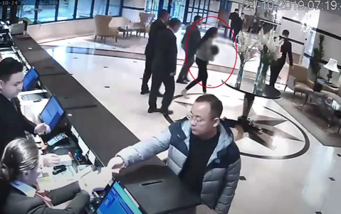 Người mẹ run rẩy bế đứa con không còn thở ở khách sạn và lý do đau lòng Ảnh 2