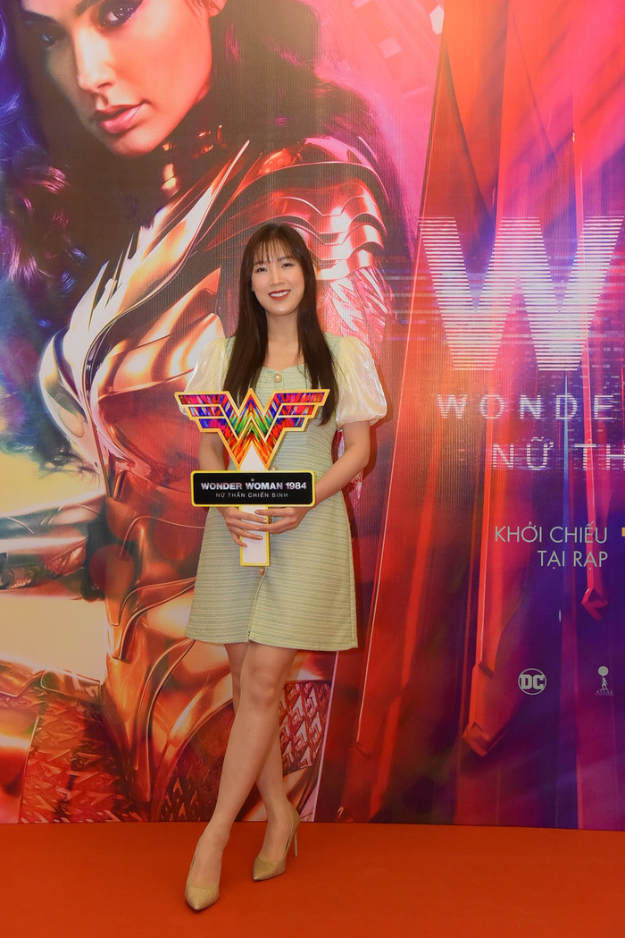 H'Hen Niê cosplay lộng lẫy soán ngôi 'chị đại' Gal Gadot, oanh tạc thảm đỏ ra mắt 'Wonder Woman 1984' Ảnh 32