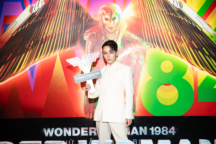 H'Hen Niê cosplay lộng lẫy soán ngôi 'chị đại' Gal Gadot, oanh tạc thảm đỏ ra mắt 'Wonder Woman 1984' Ảnh 23