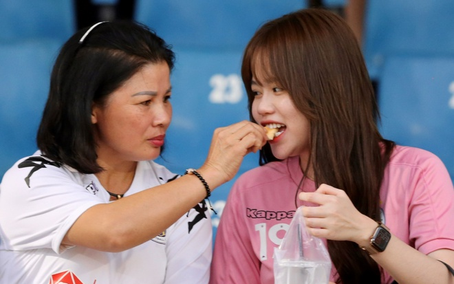 Mẹ Quang Hải vẫn gọi Huỳnh Anh là 'con gái' Ảnh 2