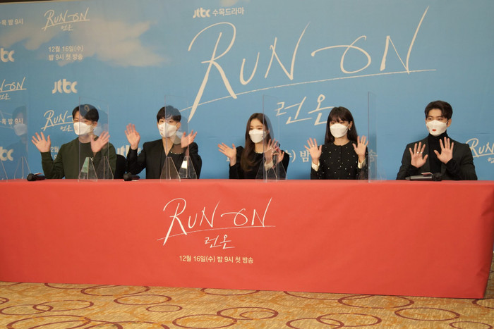 Họp báo 'Run On': Im Siwan 'xinh hơn' Shin Se Kyung và Sooyoung (SNSD) Ảnh 1