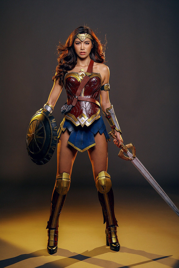 H'Hen Niê, Minh Tú đua nhau cosplay thành Wonder Woman đầy quyến rũ và táo bạo Ảnh 6