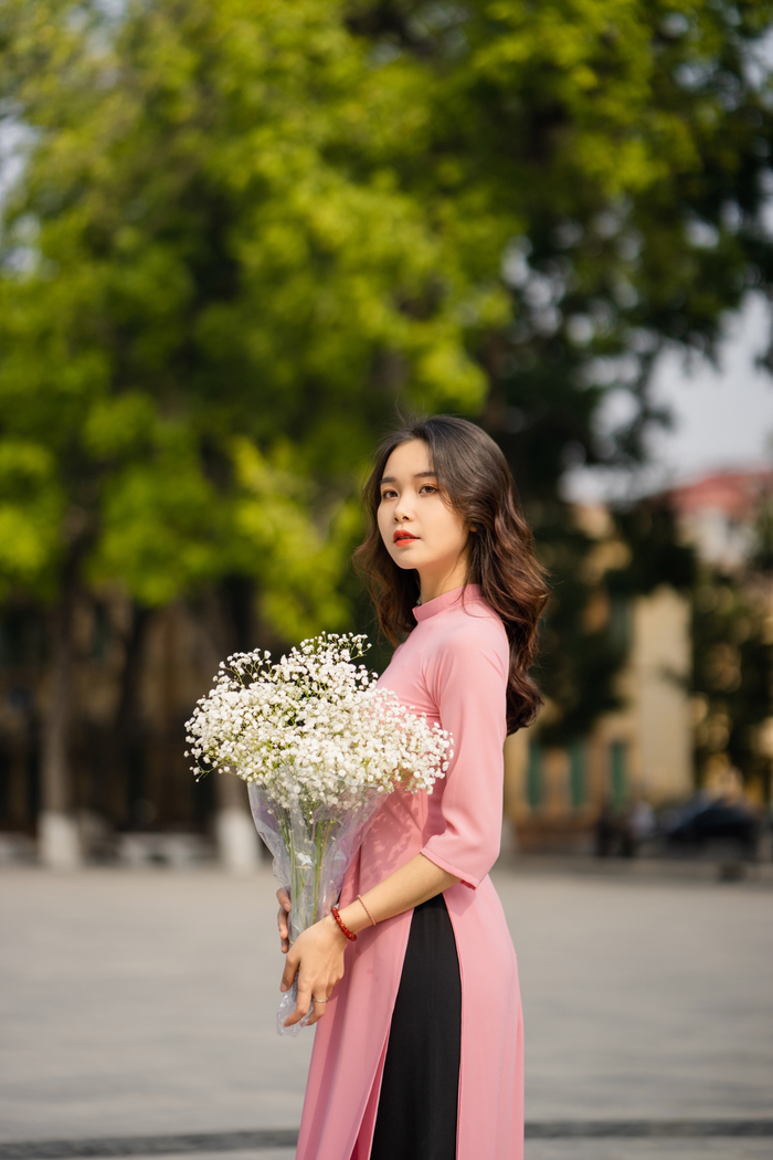 Được biết, cô bạn Diệu Linh là người dân tộc Tày, sinh ra trong gia đình truyền thống có ông bà, bố mẹ, các anh chị đều là giáo viên. 