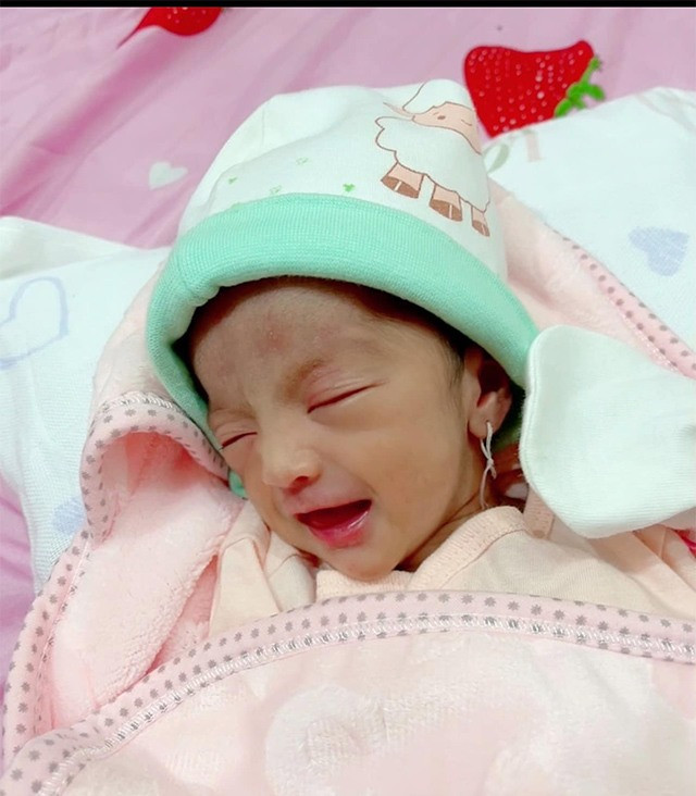 Con gái Mạc Văn Khoa vô cùng kháu khỉnh.