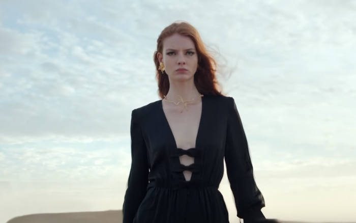 Saint Laurent mang BST Hè 2021 lên sàn catwalk sa mạc Ảnh 2