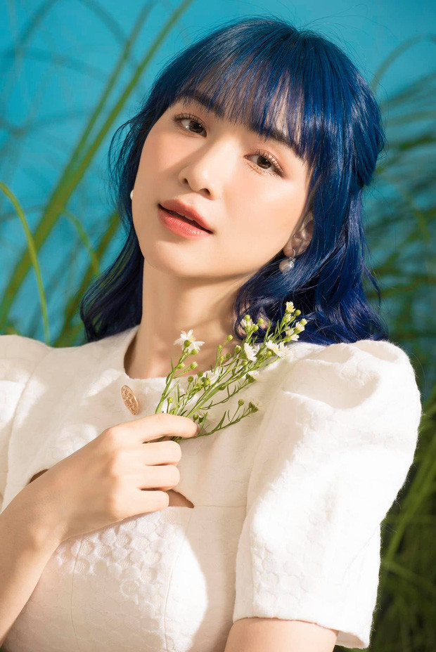 Bức ảnh mà Hòa Minzy đăng lên trang cá nhân.