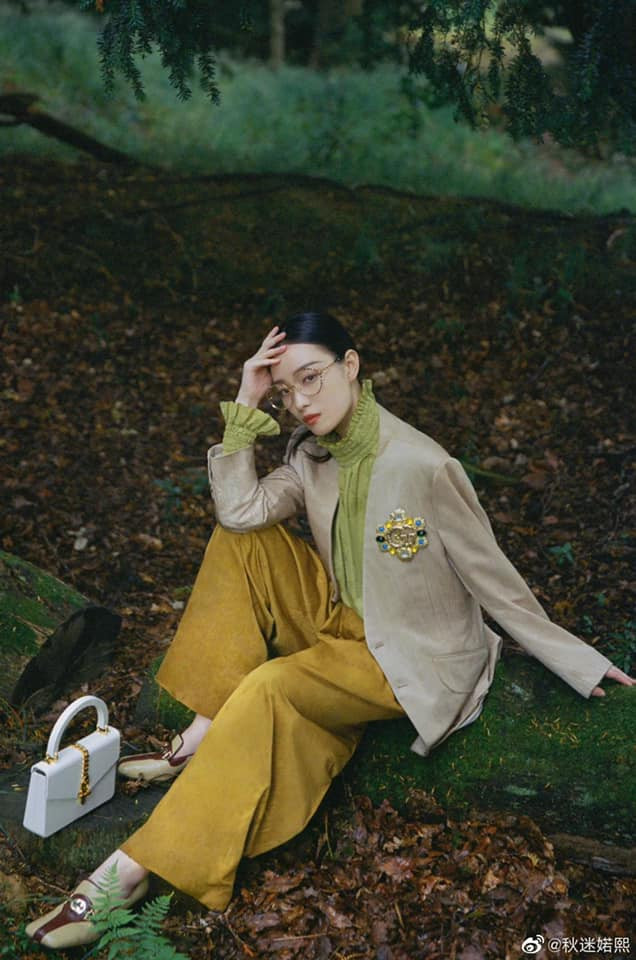Trong các chiến dịch quảng cáo của Gucci, Nghê Ni đều thể hiện vô cùng tốt từ biểu cảm đến trang phục mặc trên người của nhãn hàng