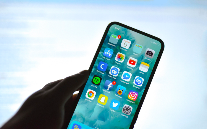 iPhone 13 sẽ có camera 'tàng hình', màn hình tràn viền toàn vẹn? Ảnh 2