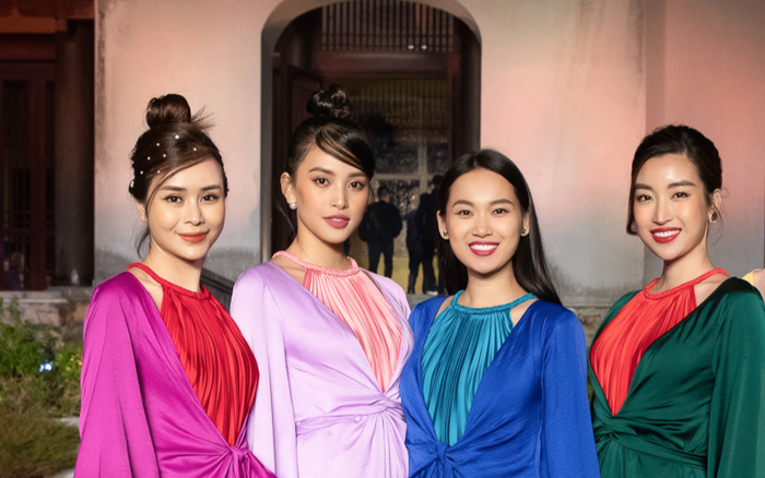 Tiểu Vy, Đỗ Mỹ Linh, Tống Diệu Hằng khoe sắc thắm thiết với váy tứ thân mớ ba mớ bảy Ảnh 2