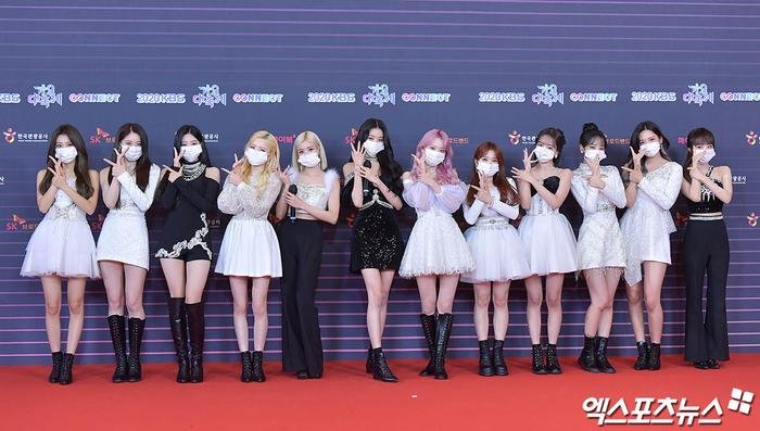 Siêu thảm đỏ 'KBS Song Festival 2020': BTS, TWICE, GOT7, NU'EST, aespa và ITZY Ảnh 28