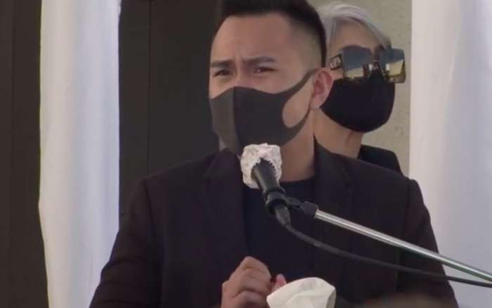 Con trai NSƯT Hoài Linh bật khóc khi nói về cố NS Chí Tài: 'Chú mãi là kí ức tuổi thơ của con' Ảnh 2