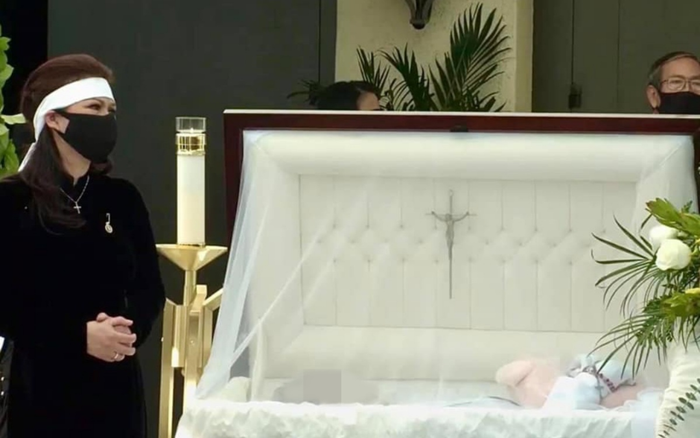 Chú heo kỉ niệm được bà xã đặt trong quan tài của cố nghệ sĩ Chí Tài khiến nhiều người xót xa Ảnh 2