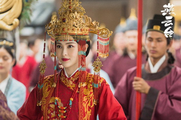 Gần đây, Đường Yên đã trở lại màn ảnh nhỏ với vai diễn Tiêu Yến Yến trong bộ phim Yến Vân Đài