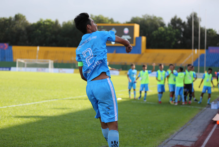 Đại học Cần Thơ của bầu Hải là đội bóng thi đấu đẹp mắt SV-League 2020.