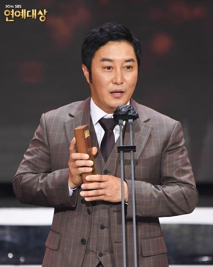 Kết quả 'SBS Entertainment Awards 2020': Kim Jong Kook thắng Daesang, Yoo Jae Suk 'Running Man' trắng tay Ảnh 49