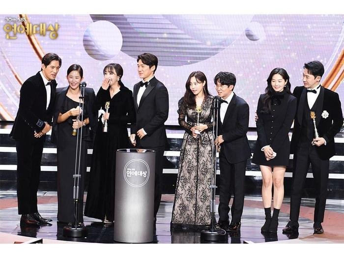 Kết quả 'SBS Entertainment Awards 2020': Kim Jong Kook thắng Daesang, Yoo Jae Suk 'Running Man' trắng tay Ảnh 57