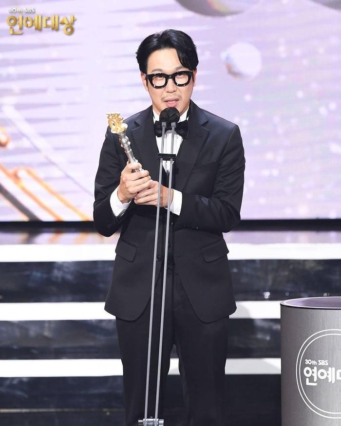 Kết quả 'SBS Entertainment Awards 2020': Kim Jong Kook thắng Daesang, Yoo Jae Suk 'Running Man' trắng tay Ảnh 19