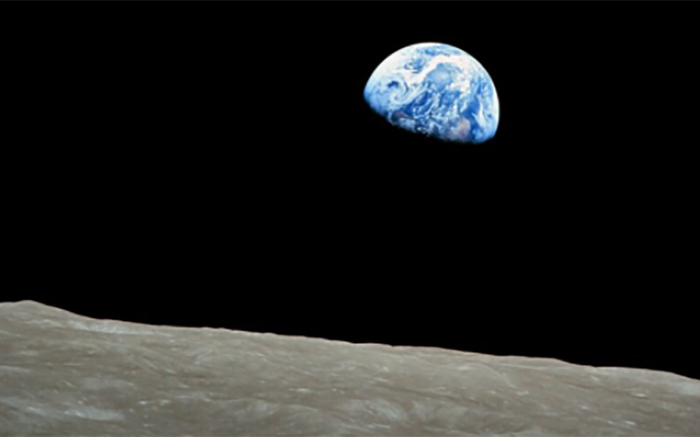 Câu chuyện thú vị đằng sau tấm hình chụp Trái đất nổi tiếng nhất mọi thời đại Ảnh 2