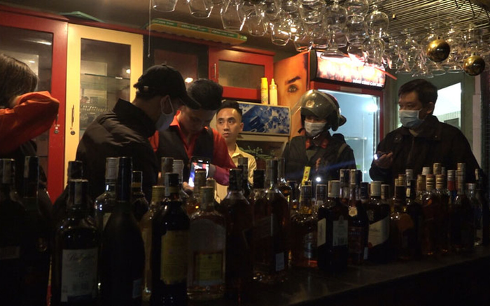 Đột kích quán bar ở Đà Lạt, phát hiện hàng chục khách cùng nhân viên dương tính với ma túy Ảnh 2