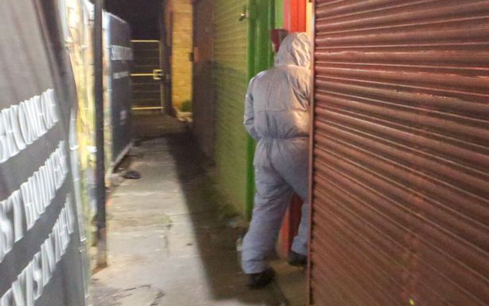 Ngửi thấy mùi hôi trong nhà trọ, người họa sĩ phát hiện điều kinh hãi Ảnh 2