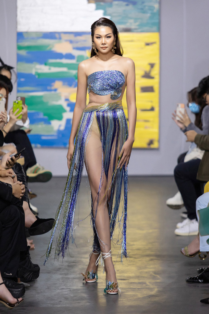 Top 3 HHVN 2020 lần đầu diễn catwalk cùng nhau, Đỗ Thị Hà 'lên trình' rõ rệt! Ảnh 21