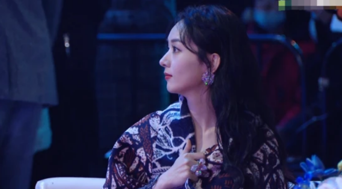 Triệu Lệ Dĩnh lẽ loi - Dương Mịch vui vẻ, fan couple Tiêu Chiến - Vương Nhất Bác 'tan đàn xẻ nghé' Ảnh 11