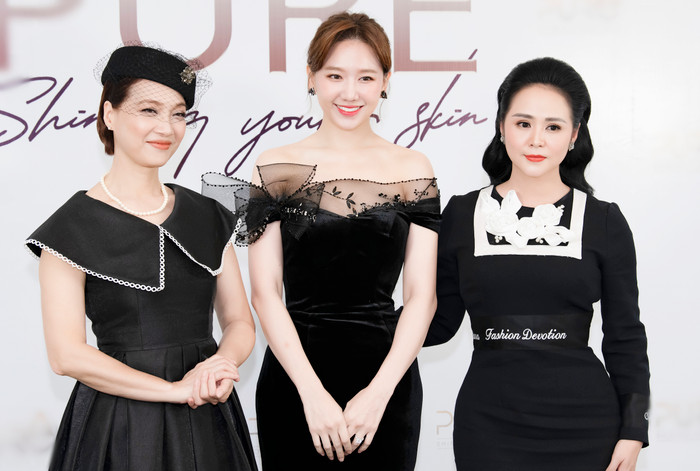 Hari Won khoe body nuột nà, NSND Lê Khanh hết lời khen ngợi: 'Đẹp rạng ngời mà không chói lóa' Ảnh 5