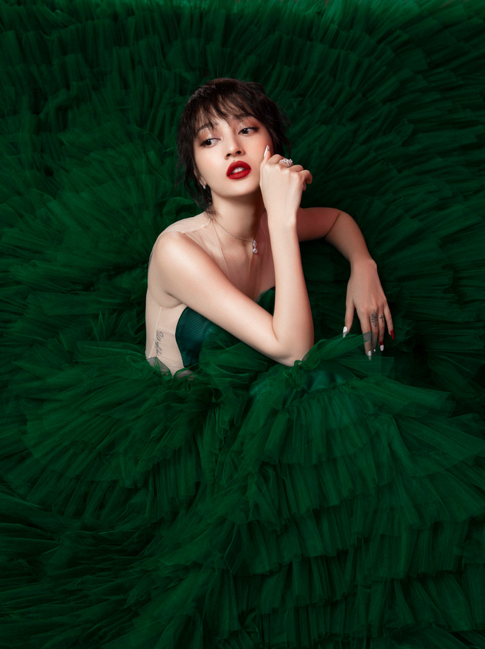 Bảo Anh tung bộ ảnh Giáng Sinh độc đáo, xua tan khí lạnh với body nóng bỏng cuốn hút Ảnh 5