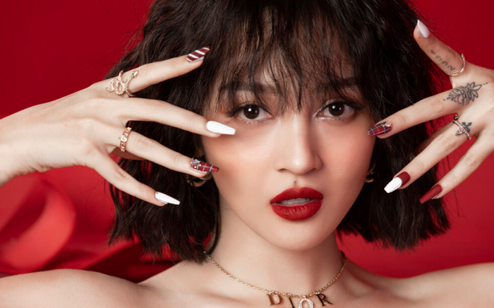 Những bộ nail lấp lánh đón giáng sinh của hội mỹ nhân Việt Ảnh 2