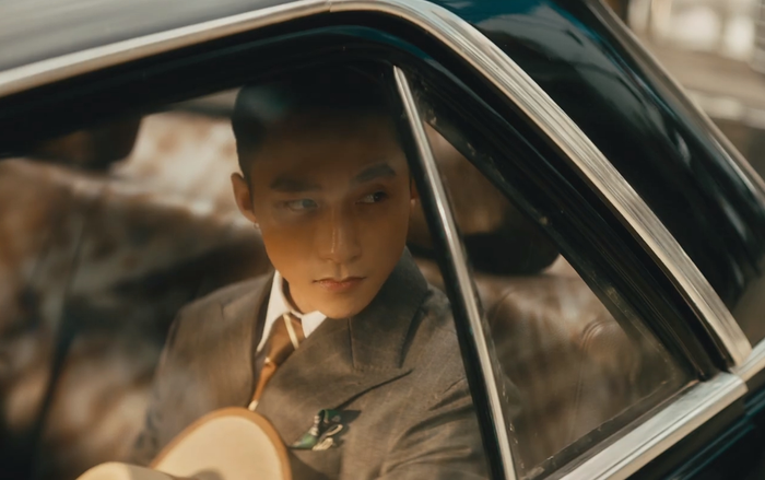 Sơn Tùng M-TP cầm lái xế cổ tiền tỷ trong MV 'Chúng ta của hiện tại' Ảnh 2