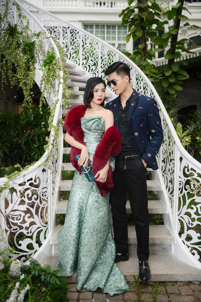 Cô đi cùng 'tình tin đồn' Lâm Bảo Châu. Cả hai có nhiều khoảnh khắc thân mật cùng nhau. 