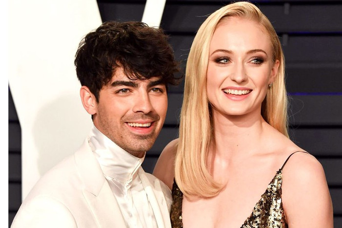 Joe Jonas cùng Sophie Turner tận hưởng kỳ nghỉ đông lãng mạn trước Giáng sinh Ảnh 5