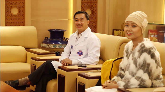 Đặng Trần Thủy Tiên - Nữ sinh của trường ĐH Ngoại thương Hà Nội mới đây đã hào hứng báo tin vui đến cộng đồng mạng sau hơn 1 năm dài điều trị tại Bệnh viện K