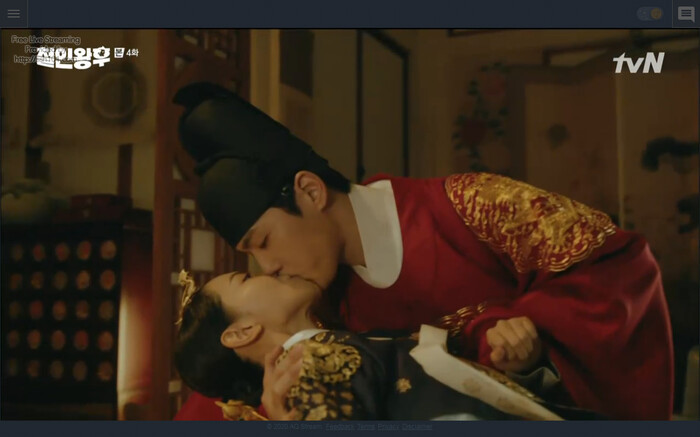 Mr.Queen: Vì là 'hồn cậu xác cô' nên được hôn cũng chẳng vui sướng gì mà chỉ sợ chết Ảnh 7