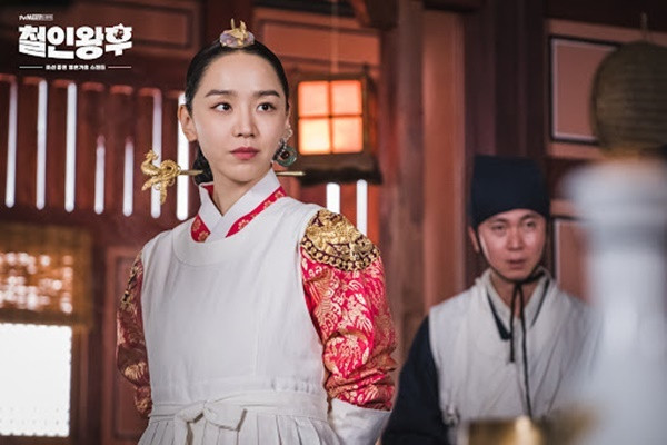 Mr.Queen: Vì là 'hồn cậu xác cô' nên được hôn cũng chẳng vui sướng gì mà chỉ sợ chết Ảnh 9