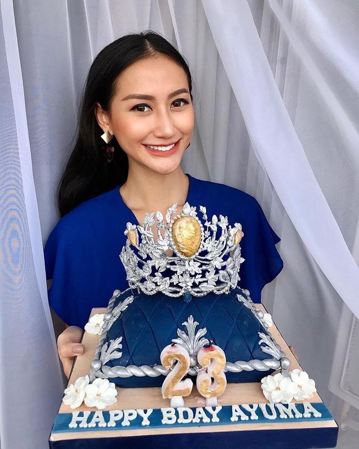 Đối thủ Khánh Vân bị nghi kéo cằm, gọt xương quai hàm, nhuộm da để chinh chiến Miss Universe 2020 Ảnh 1