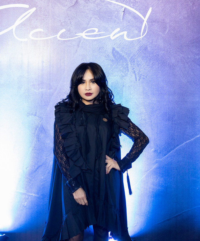 Diva Thanh Lam trung thành với styke 'rắc rối'