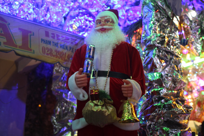 Ông già Noel khổng lồ