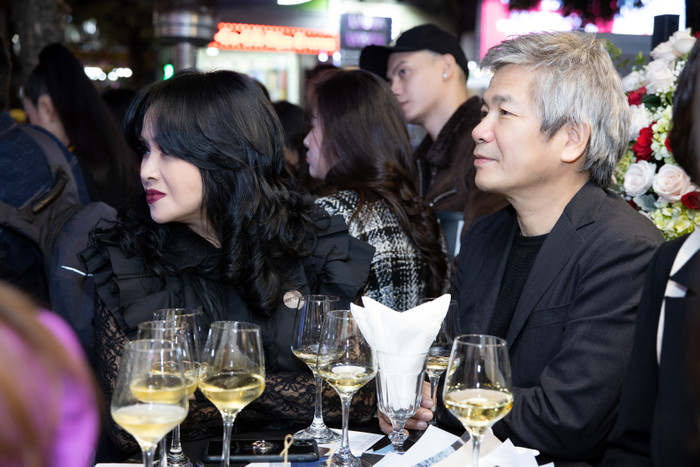 Diva Thanh Lam xinh đẹp sánh đôi cùng bạn trai bác sĩ dự sự kiện Ảnh 3