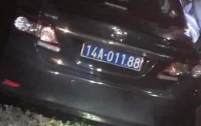 Va chạm với container, xe ô tô biển xanh gặp nạn 4 người thương vong Ảnh 2