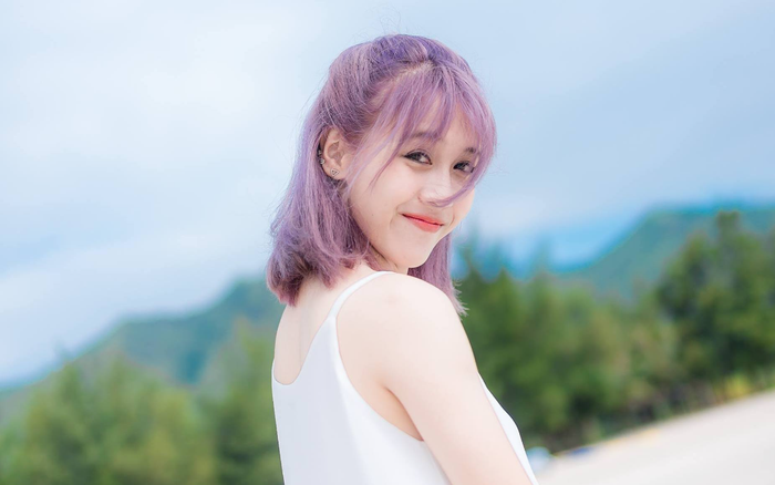 Trình độ học vấn đáng nể của 'cô gái vàng trong làng Youtuber' - Hậu Hoàng Ảnh 2