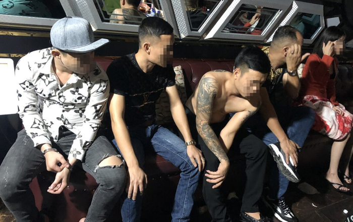 21 nam nữ thanh niên 'phê' ma túy, nhảy nhót trong tiếng nhạc mạnh tại quán karaoke Ảnh 2